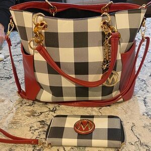 MKF COLLECTION. Women’s purse & wristlet.